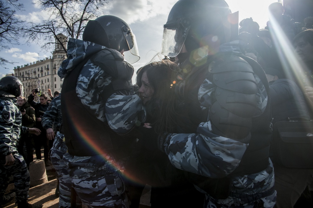 Зображення до:  «Он им не Димон». В России прошли массовые акции протеста