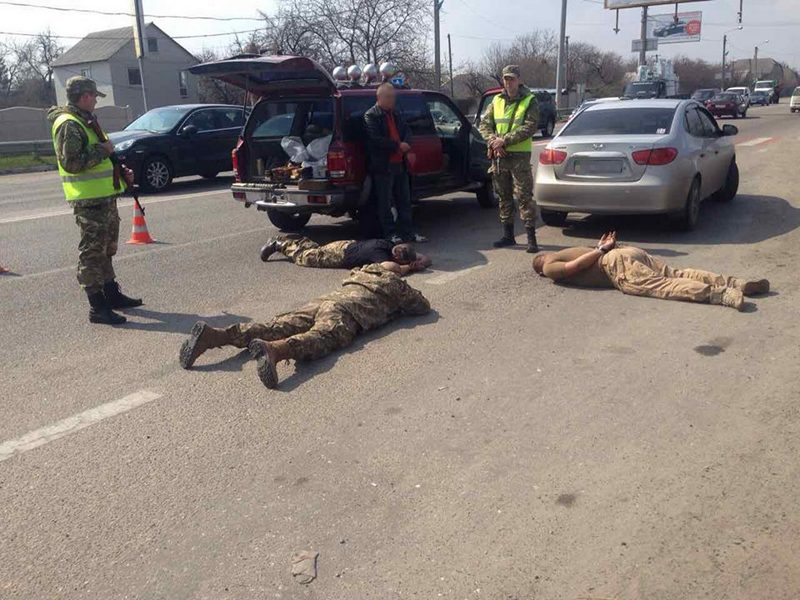 Зображення до:  На блокпосту под Харьковом в автомобиле нашли оружие и боеприпасы