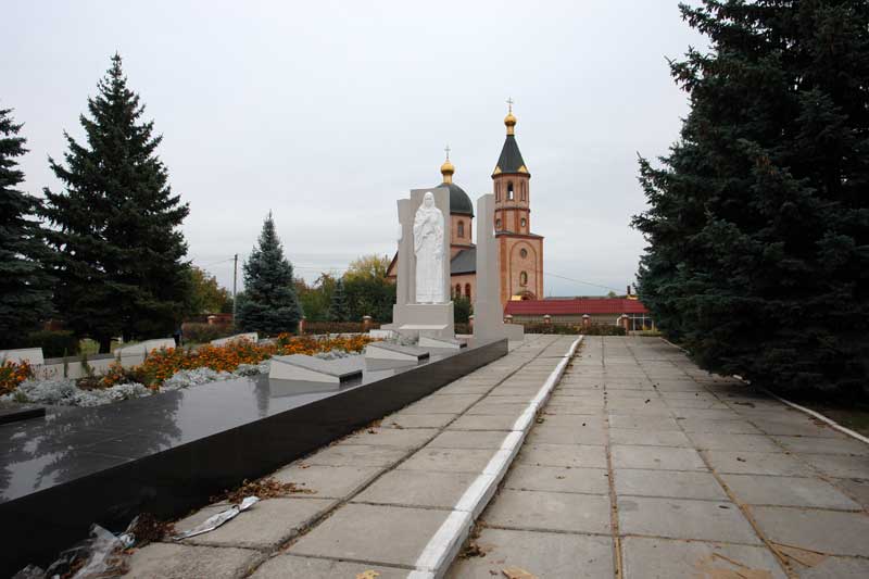 Зображення до:  Мемориальная плита смертельно травмировала ребёнка в Краснограде