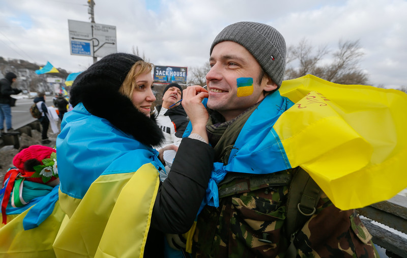 Зображення до:  Более 90% граждан Украины считают себя этническими украинцами, 6% — русскими