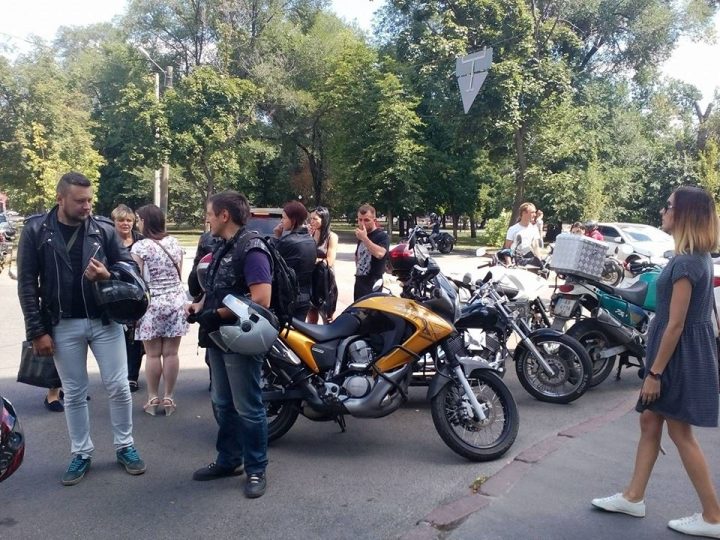 Зображення до:  Харьковские байкеры провели акцию возле суда