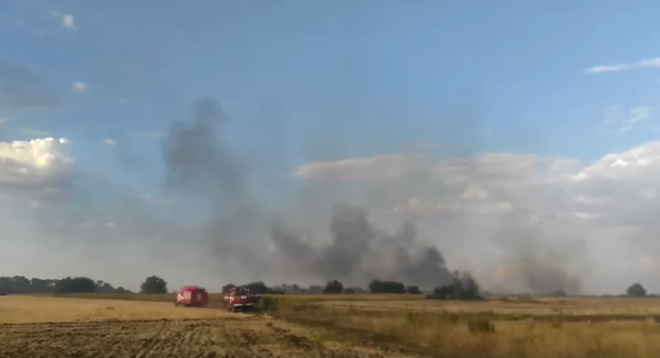 Зображення до:  На территории воинской части в Лозовой загорелась трава