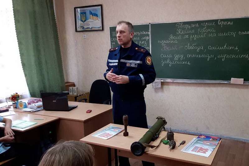 Зображення до:  В школах и больницах Харьковской области проводят внеплановые проверки