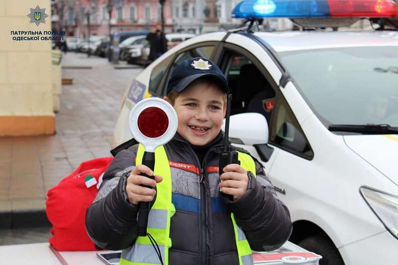 Зображення до:  «Мигалки», сирены и фото: харьковчан приглашают на встречу с патрульными