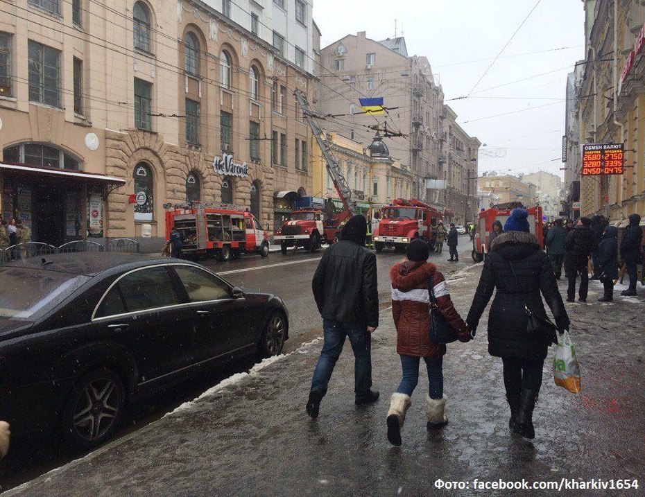 Зображення до:  На крыше дома в центре Харькова произошёл пожар