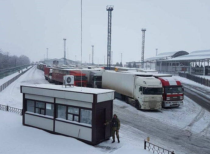 Зображення до:  Россия начала пропускать грузовики на границе в Харьковской области