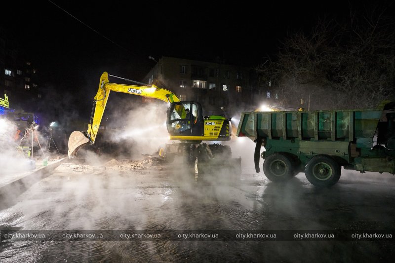 Зображення до:  На месте порыва теплотрассы откачали воду — Терехов