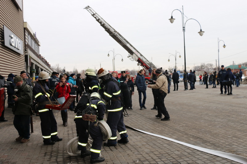 Зображення до:  В Харькове провели пожарные учения в ТРЦ «Французский бульвар»