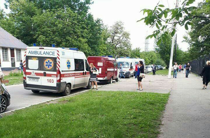 Зображення до:  ЧП в харьковской школе: десятки детей попали в больницу