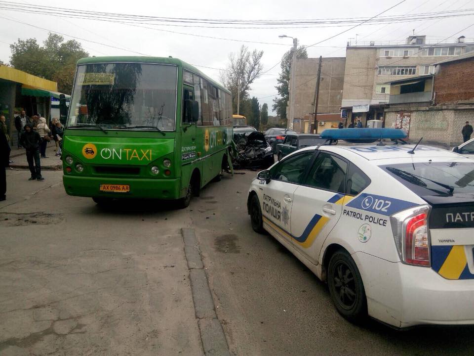 Зображення до:  В ДТП с маршруткой в Харькове пострадало шесть человек