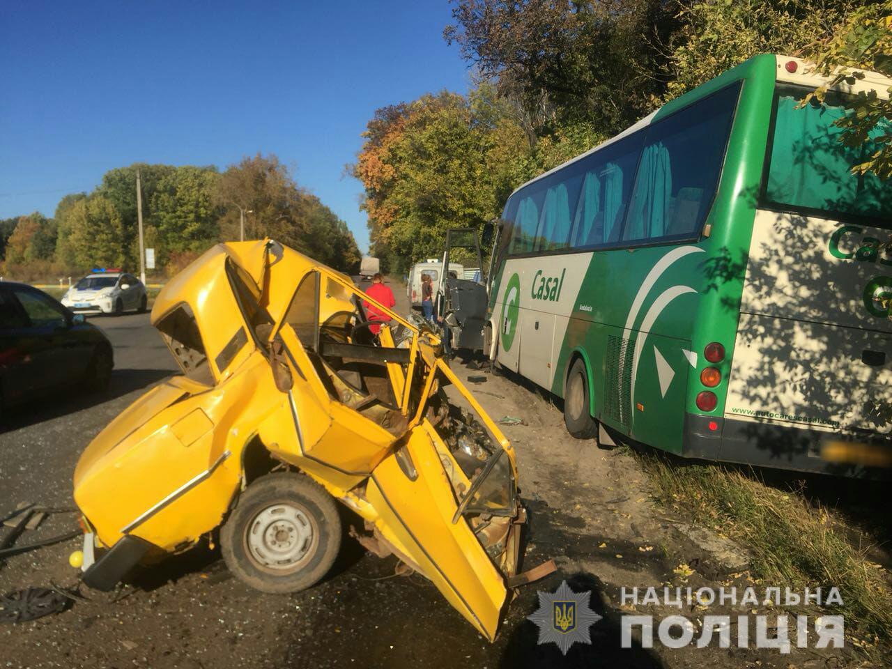 Зображення до:  В аварии с автобусом под Харьковом погиб водитель авто