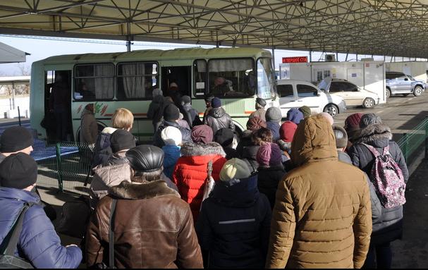 Зображення до:  Безопасность на КПВВ под угрозой из-за действий боевиков — ГПСУ