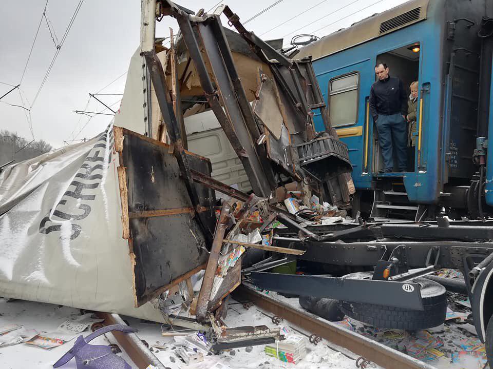 Зображення до:  В Чугуевском районе поезд столкнулся с грузовиком