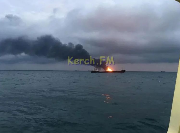 Зображення до:  Щонайменше десять моряків загинуло під час пожежі на танкерах у Чорному морі