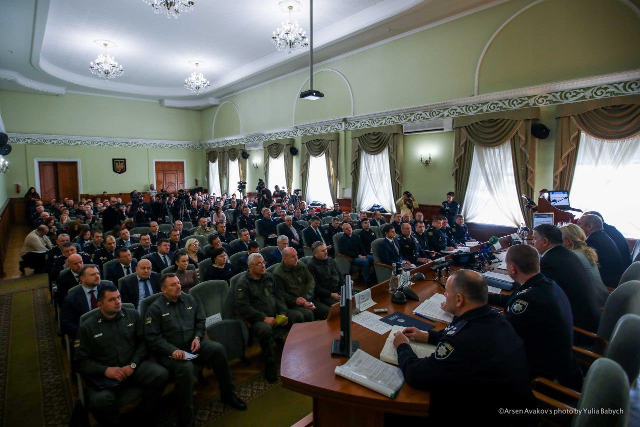 Зображення до:  Аваков закликав поліцію не допускати незаконну агітацію