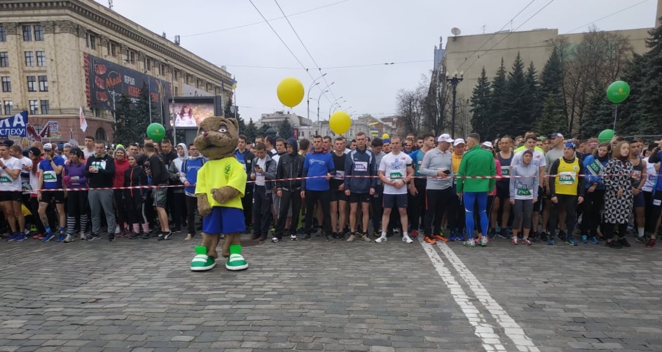 Зображення до:  На марафоні в Харкові презентували спортивний талісман міста — тхора