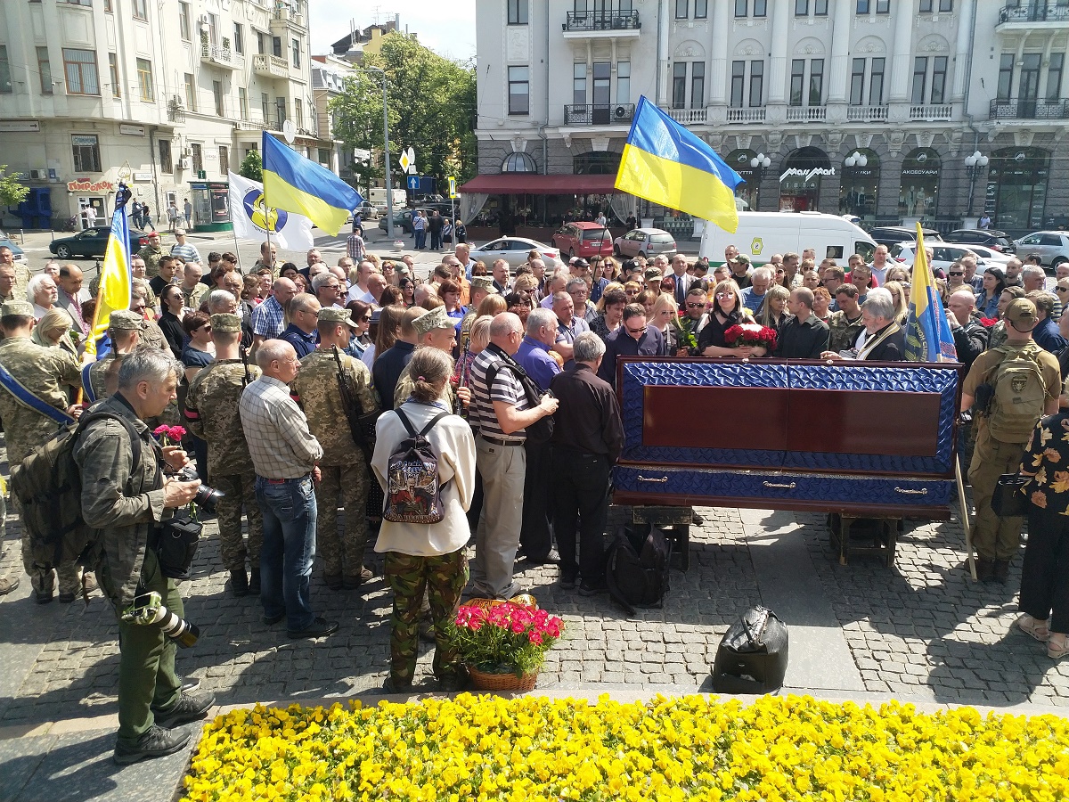 Зображення до:  У Харкові попрощалися із загиблим на Луганщині Антоном Безверхнім