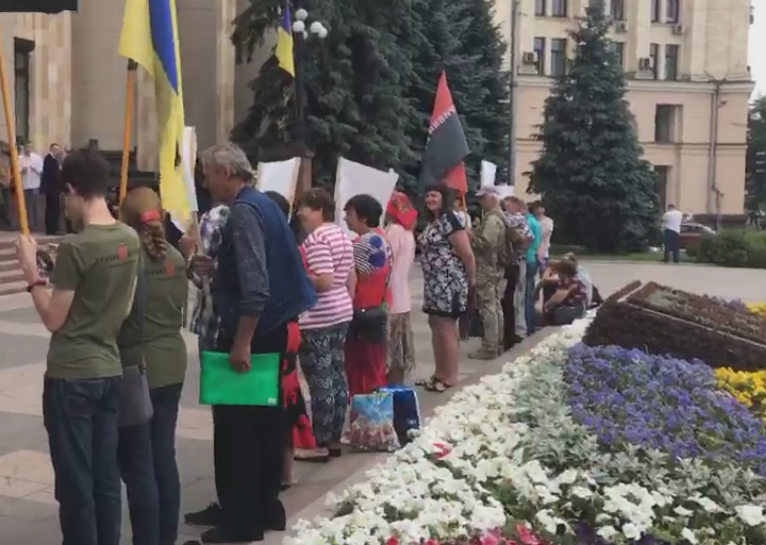 Зображення до:  Земельне питання: облраду пікетували селяни з Зачепилівського району