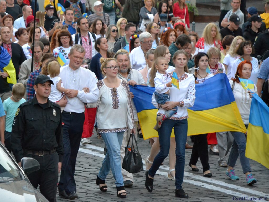 Зображення до:  Хода, концерт і ярмарок: у Харкові відзначать День вишиванки