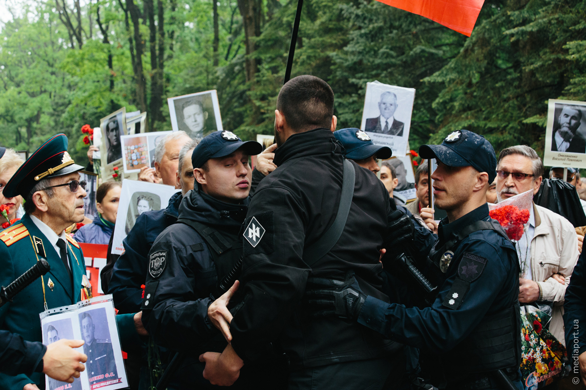 Article День перемоги на Меморіалі Слави у Харкові: фоторепортаж