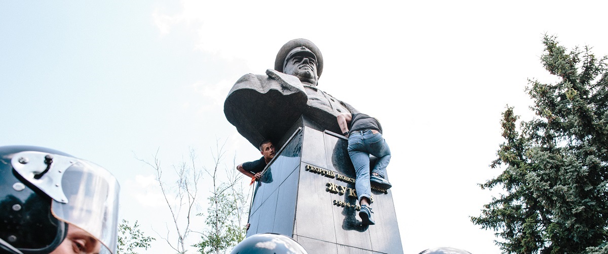 Зображення до:  Пам’ятник Жукову підпадає під декомунізацію, але захищений як пам’ятка — коментарі