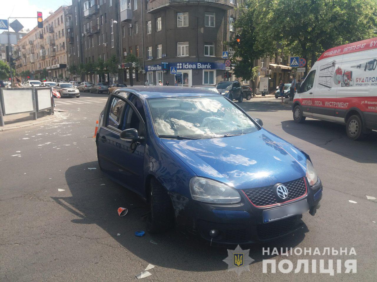 Зображення до:  У Харкові автомобіль на пішохідному переході збив жінку