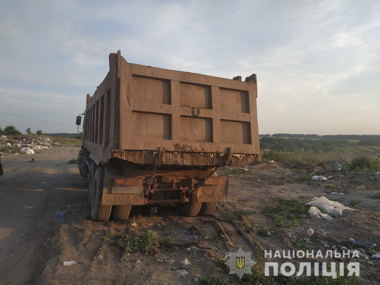 Зображення до:  Скидання відходів у Новій Водолазі поліція розслідує за двома статтями