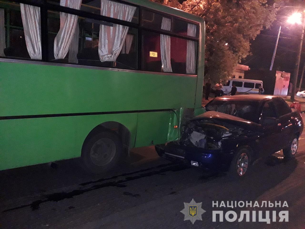 Зображення до:  У ДТП з маршруткою в Харкові п’ятеро людей отримали травми