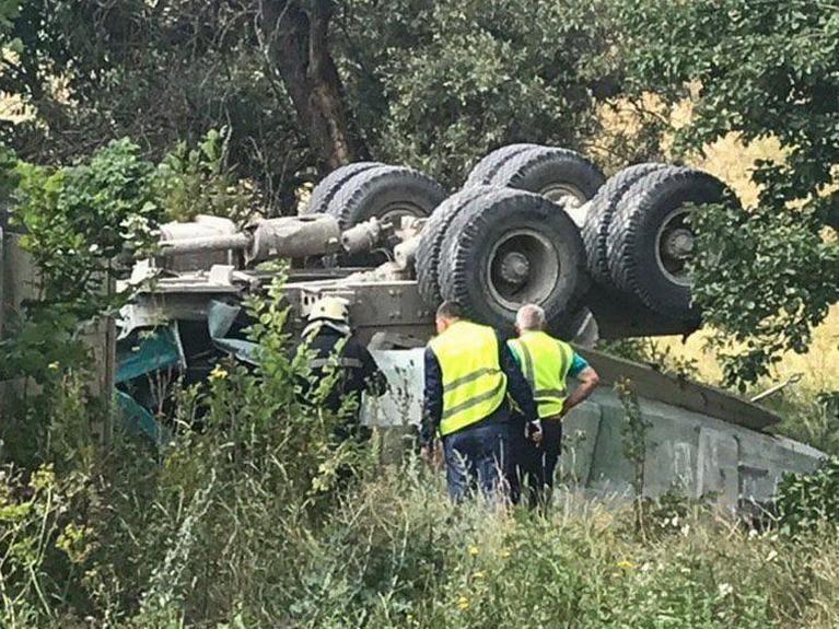 Зображення до:  Вантажівка злетіла з мосту на окружній дорозі в Харкові