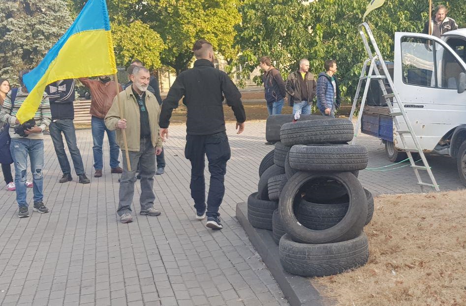 Зображення до:  У Харкові протестували проти обміну обвинувачених у теракті біля Палацу спорту