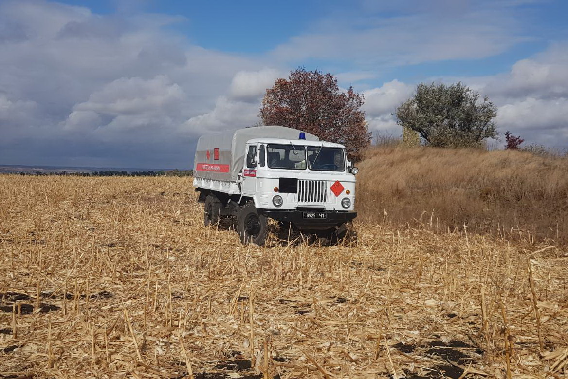 Зображення до:  В полі на Харківщині знайшли дві авіабомби