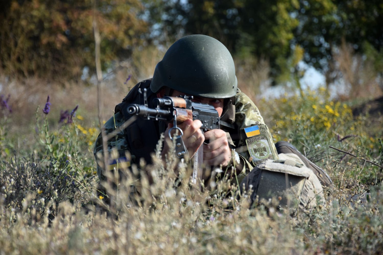 Article Доба на Донбасі: один військовий загинув, один поранений