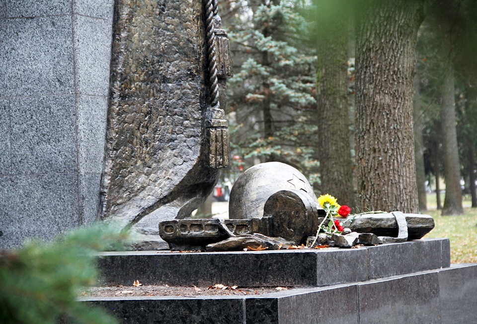 Зображення до:  У Харкові вшанували пам’ять загиблих під час визволення України від фашистів