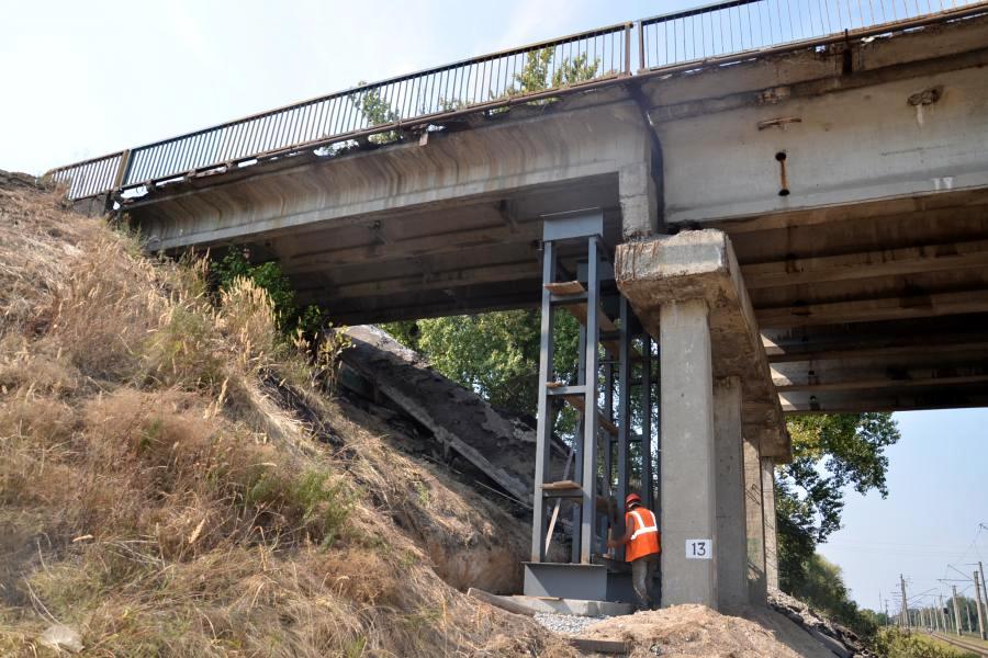 Зображення до:  Обвалений міст на окружній планують відремонтувати до кінця грудня