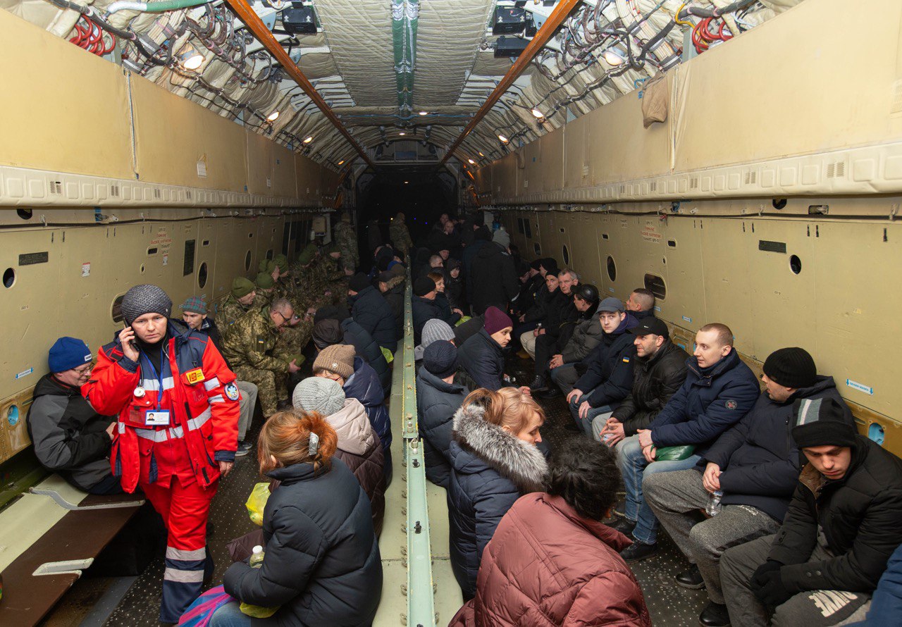 Зображення до:  Літак зі звільненими полоненими вилетів з Харківщини