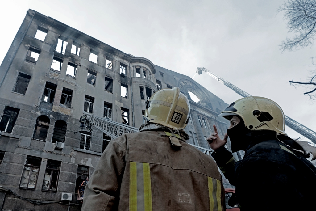 Зображення до:  Пожежа в одеському коледжі: доля 10 людей невідома