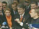 Article Утром 24 ноября оппозиция будет добиваться того, чтобы Ющенко занял рабочее место в АП как Президент