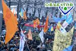 Article Колонны сторонников Януковича и Ющенко идут к Кабмину