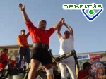Article Харьковский богатырь сдвинул 16-тонный БТР