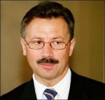 Article Головатый считает, что решения местных советов не меняют статуса русского языка в Украине