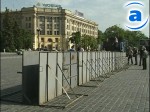 Article Перед облгосадминистрацией уже выстроили заградительные щиты