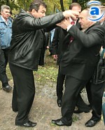 Article В Харькове депутат облсовета Проскурин подрался с вице-губернатором Василием Третецким (фото)