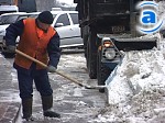 Зображення до:  Для уборки снега город обеспечен всем, кроме рабочих кадров