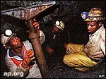 Article На золотом прииске в ЮАР пытаются поднять на поверхность 3 тысячи шахтеров (обвнолено в 16:57)