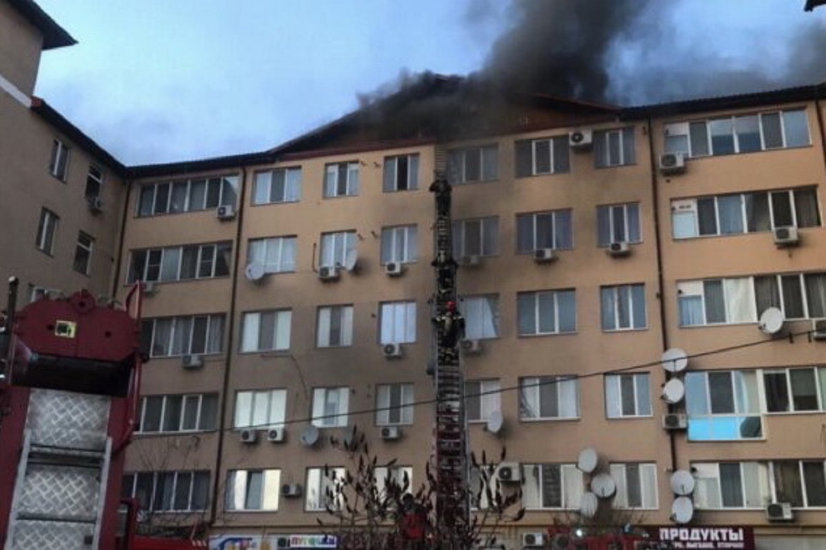 Зображення до:  У Харкові під час пожежі у багатоповерхівці чоловік отримав опіки