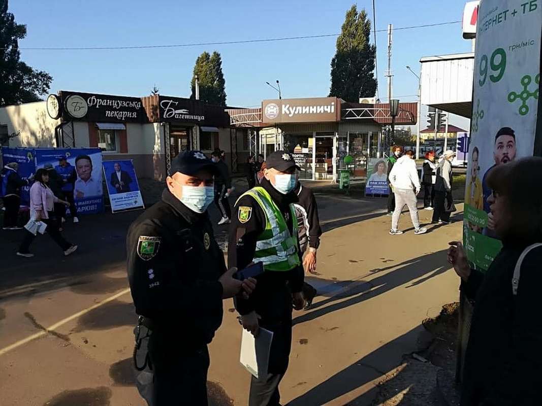 Зображення до:  У Харкові конфліктували агітатори двох партій, поліція проводить перевірку