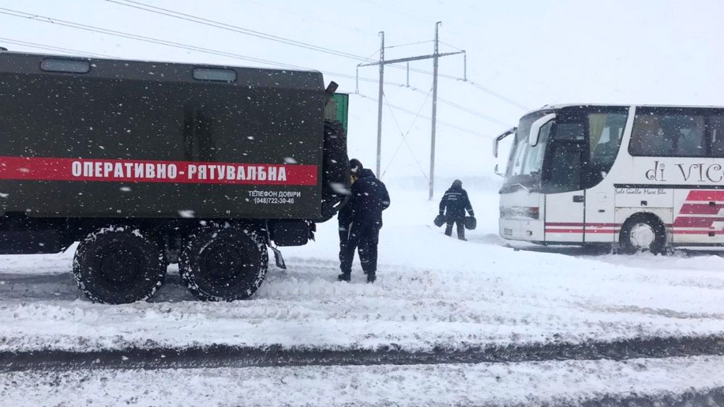 Зображення до:  Негода в Україні: відключення світла та затори на дорогах