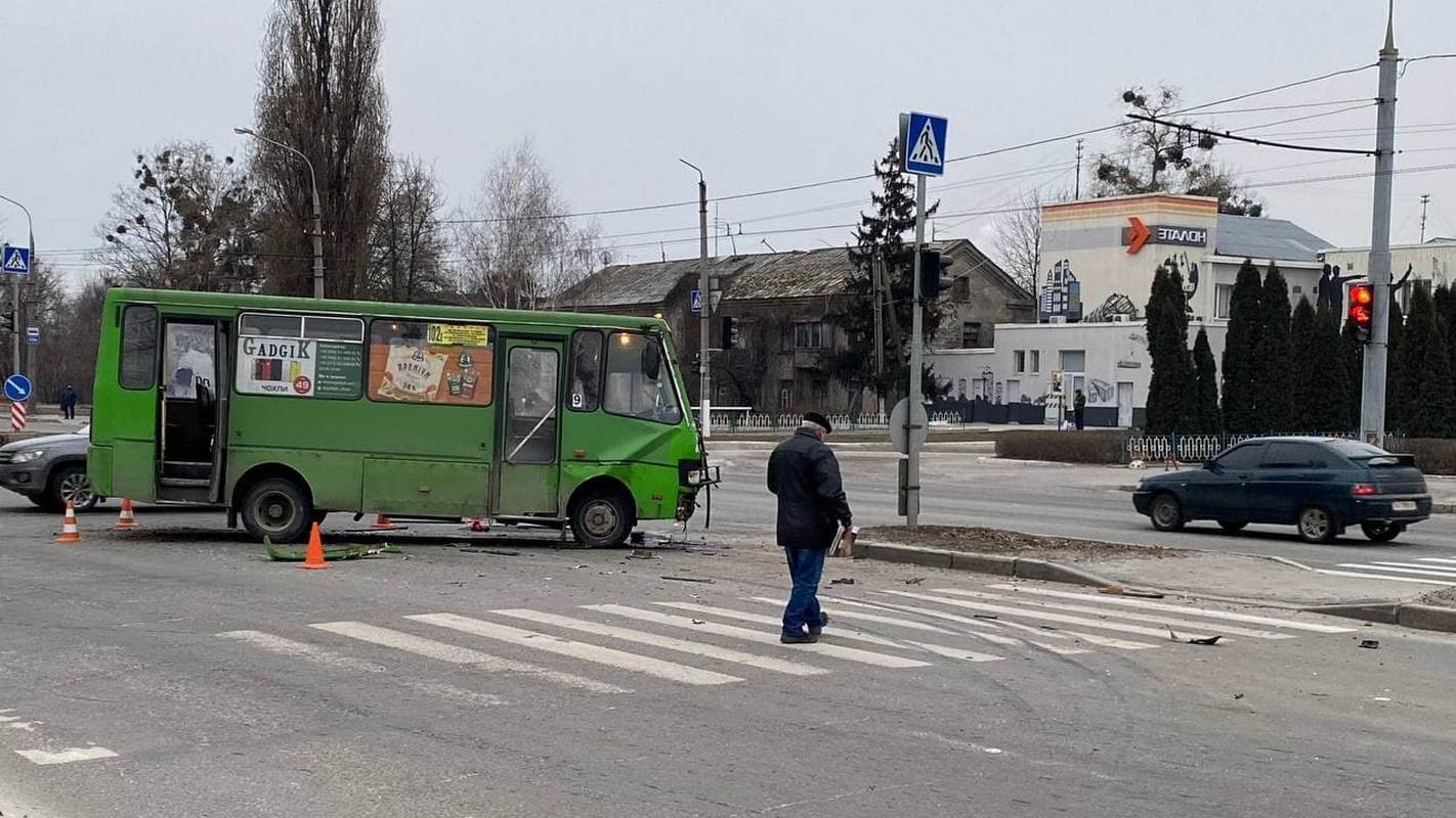 Зображення до:  У Харкові в ДТП травмувалися троє пасажирів автобусу