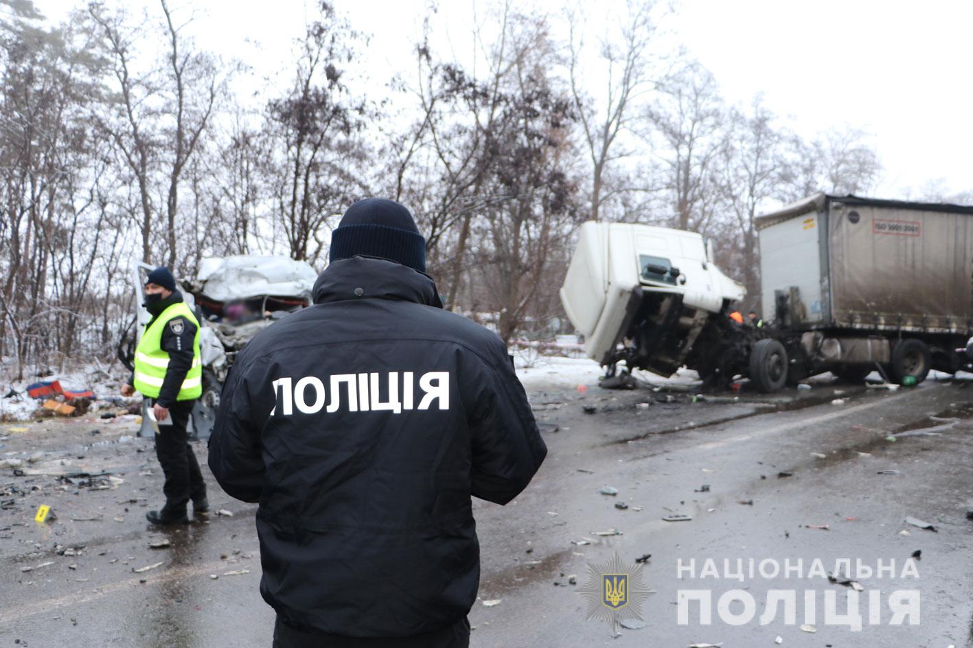 Зображення до:  На Чернігівщині зіткнулися фура й автобус, загинули 13 людей