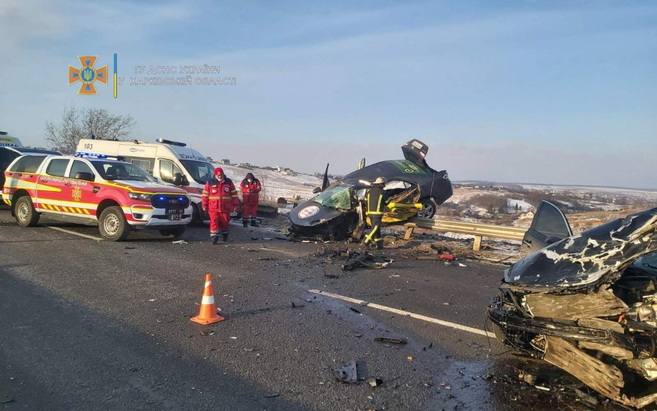 Зображення до:  ДТП на окружній під Харковом: двоє дітей у лікарні, троє дорослих загинули